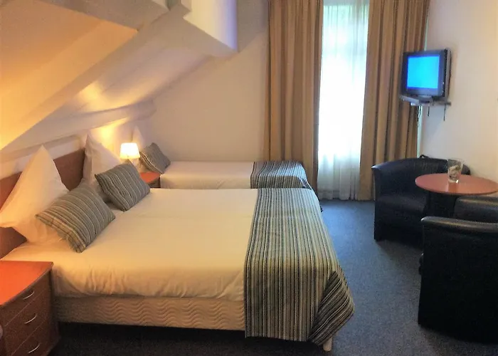 מלון Restaurant Engelanderhof 3*